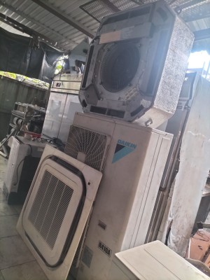 Máy lạnh âm trần Daikin 4HP mới 99%